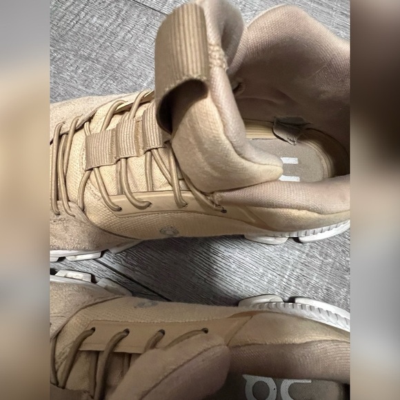 On Cloud Hi Sneakers in Yellow Size 6.5 SOLD OUT - Picture 5 of 6